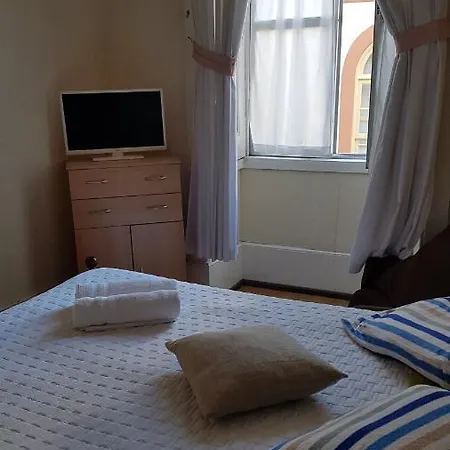 Albergue Alojamento, Pensão Ferro - *
